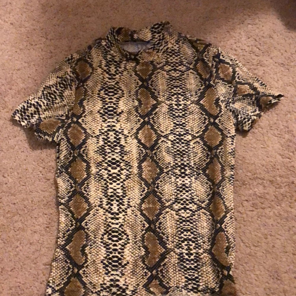 Snake skin turtle neck short sleeve